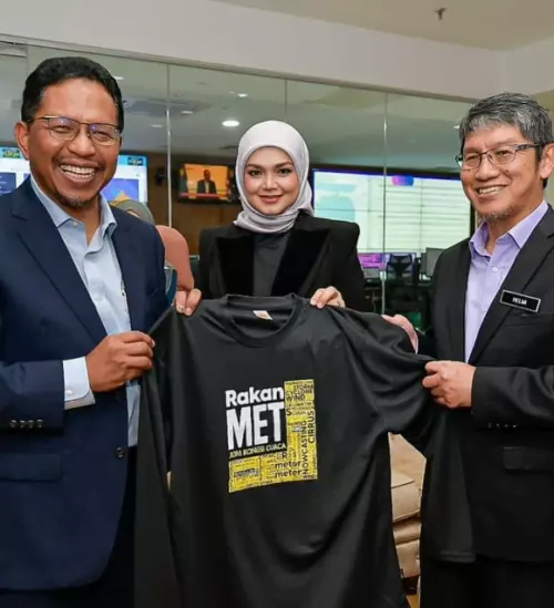 Siti Nurhaliza Sampaikan Laporan Cuaca